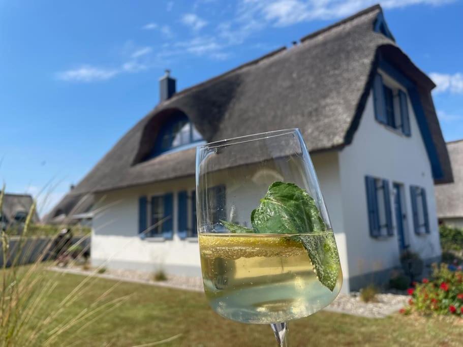 Reetdachhaus Seasons Mit Kamin & Sauna Groß Schwansee Eksteriør bilde